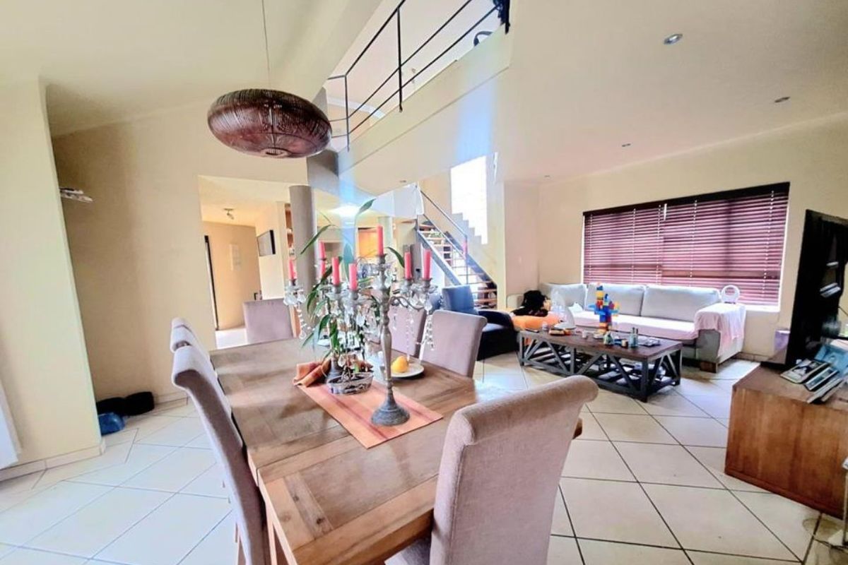 Exquisite Architectural Masterpiece Overlooking the Greens - Photo 5