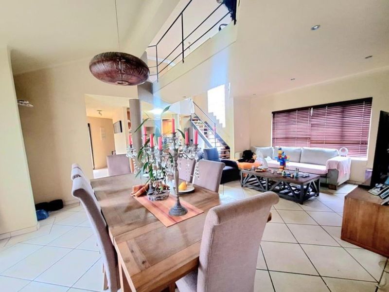 Exquisite Architectural Masterpiece Overlooking the Greens - Photo 5