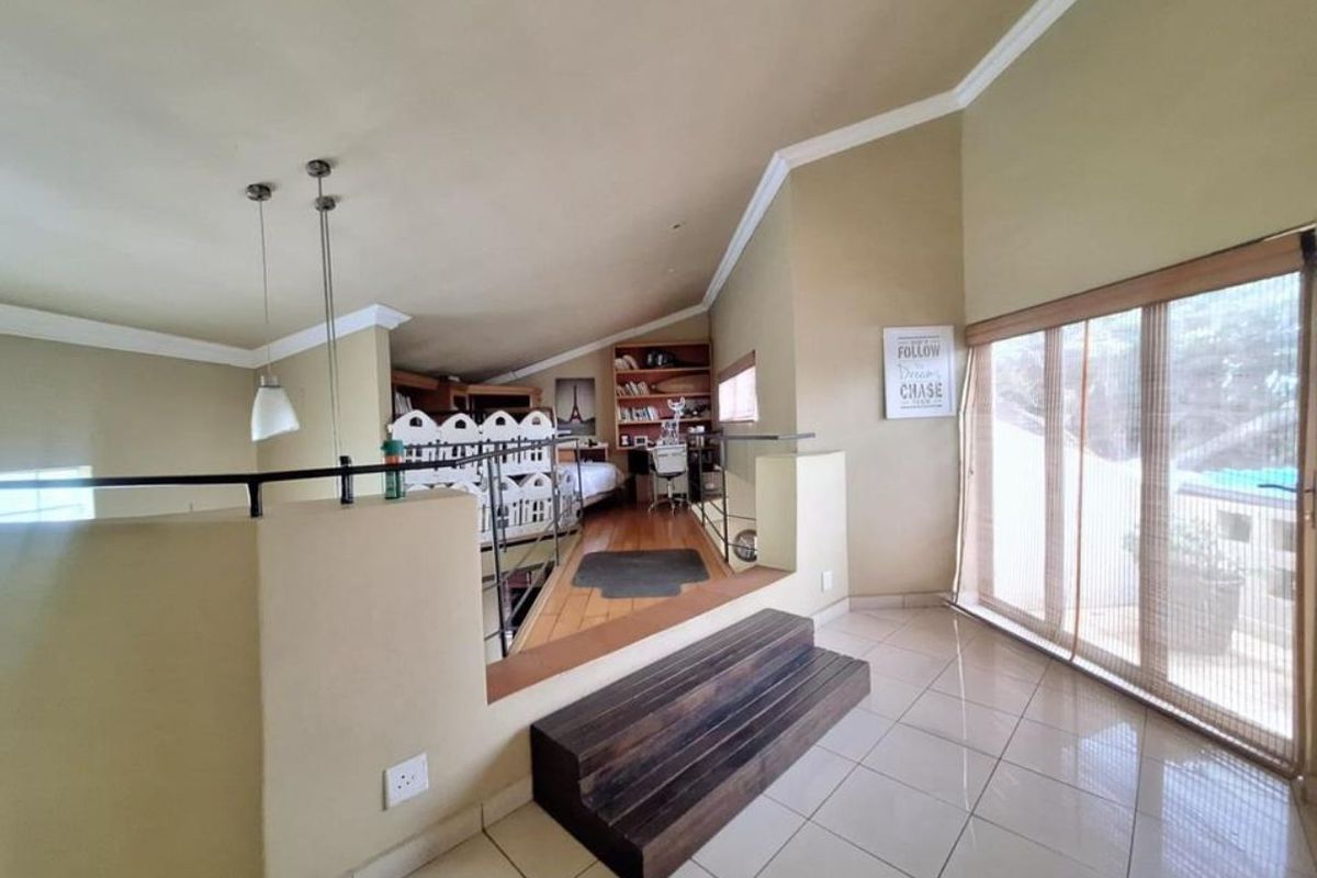 Exquisite Architectural Masterpiece Overlooking the Greens - Photo 4