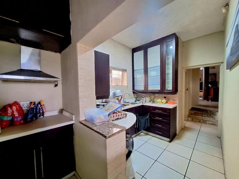 Exquisite Architectural Masterpiece Overlooking the Greens - Photo 10