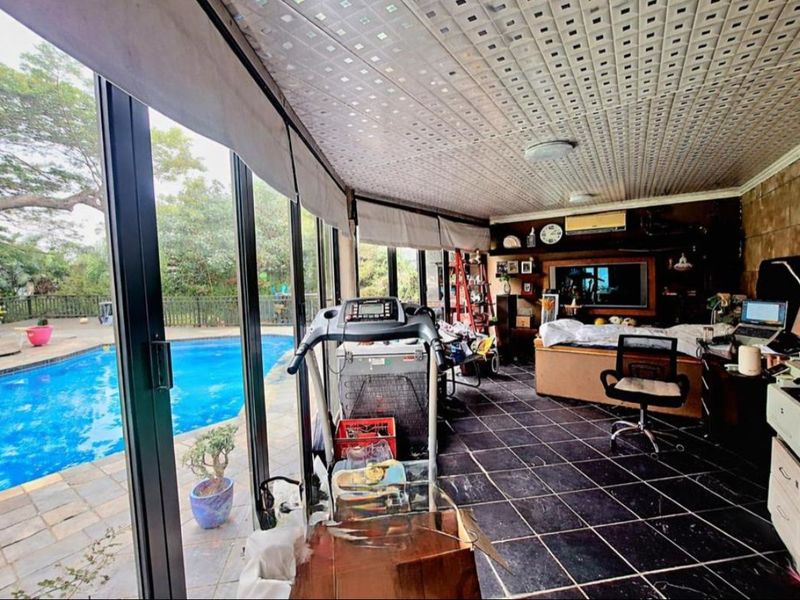 Exquisite Architectural Masterpiece Overlooking the Greens - Photo 9