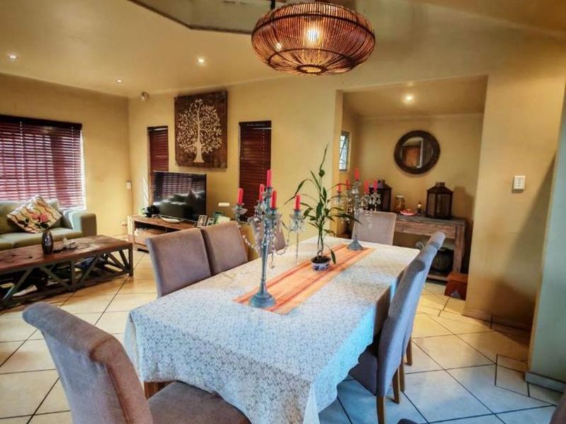 Exquisite Architectural Masterpiece Overlooking the Greens - Photo 7