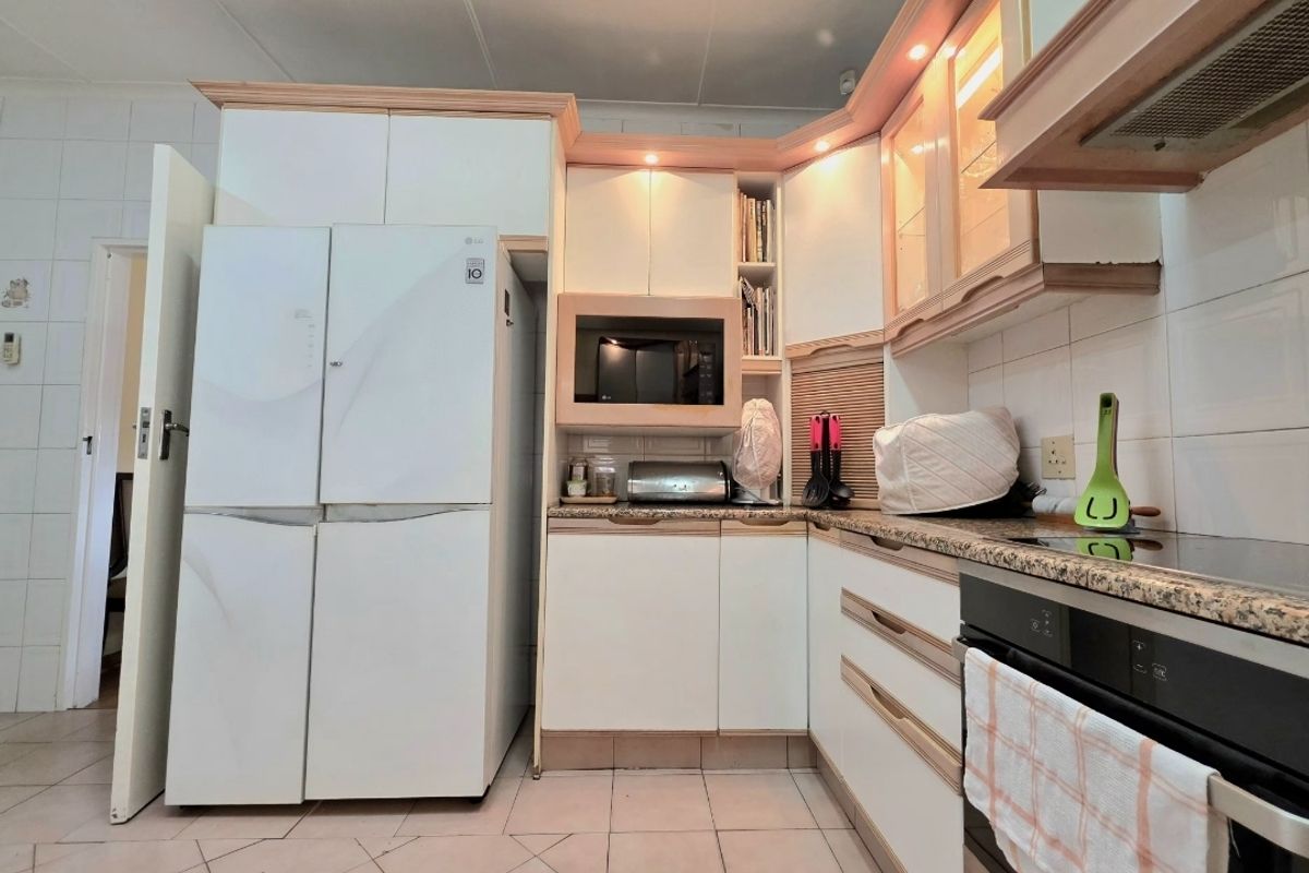 Stunning  4-bedroom Freehold home in Isipingo Hills for sale - Endless opportunities!!! - Photo 4