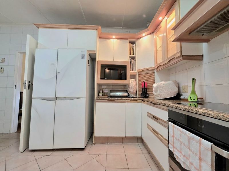 Stunning  4-bedroom Freehold home in Isipingo Hills for sale - Endless opportunities!!! - Photo 4