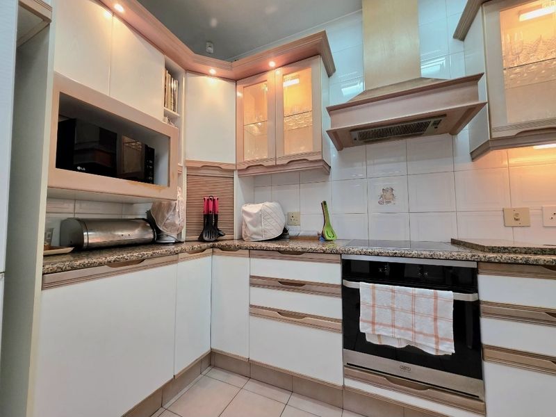 Stunning  4-bedroom Freehold home in Isipingo Hills for sale - Endless opportunities!!! - Photo 3