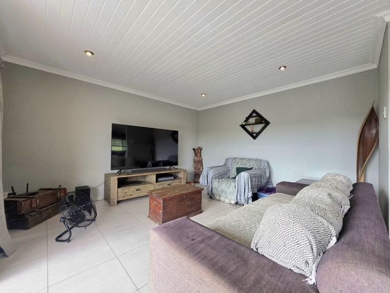 A modern, stylish townhouse ideal for a young family seeking comfort and convenience!!! - Photo 5