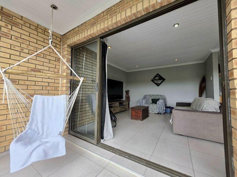 A modern, stylish townhouse ideal for a young family seeking comfort and convenience!!! - Photo 2