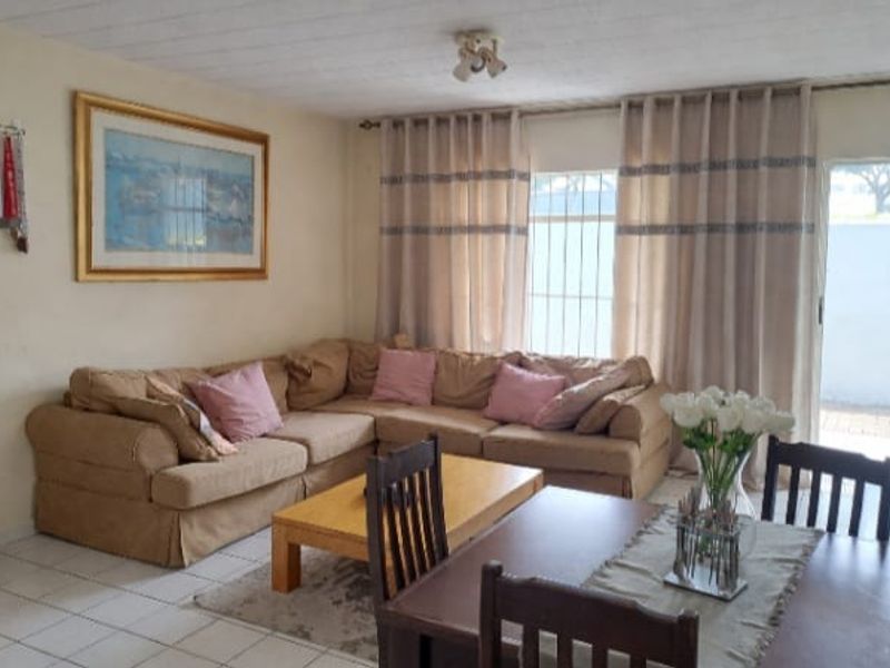 Ground Floor Gem with Private Garden - Photo 4