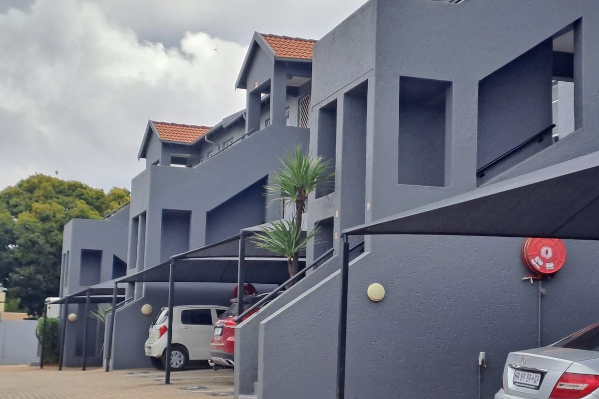 Ground Floor Gem with Private Garden - Photo 2