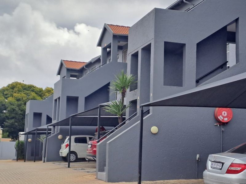 Ground Floor Gem with Private Garden - Photo 2