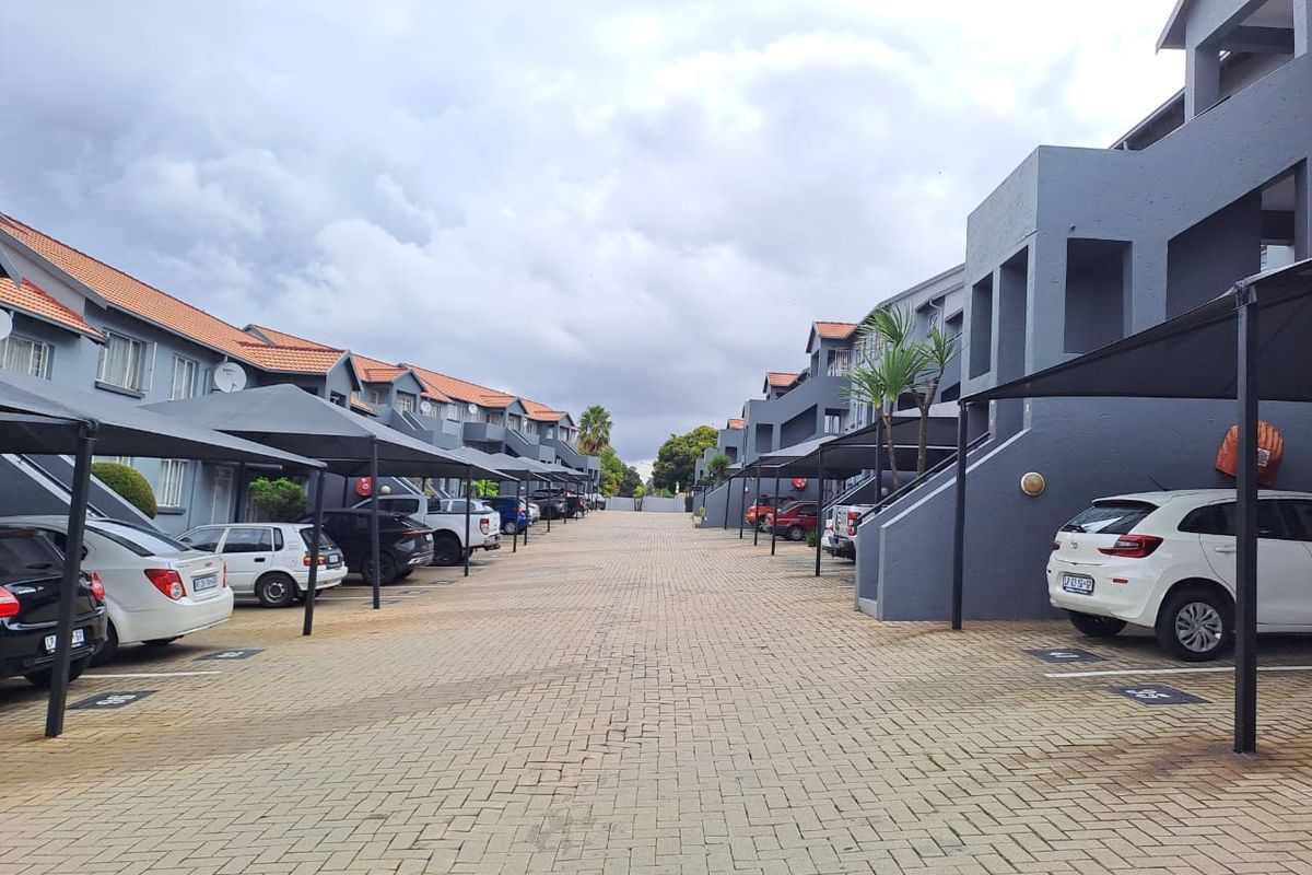 Ground Floor Gem with Private Garden - Photo 3