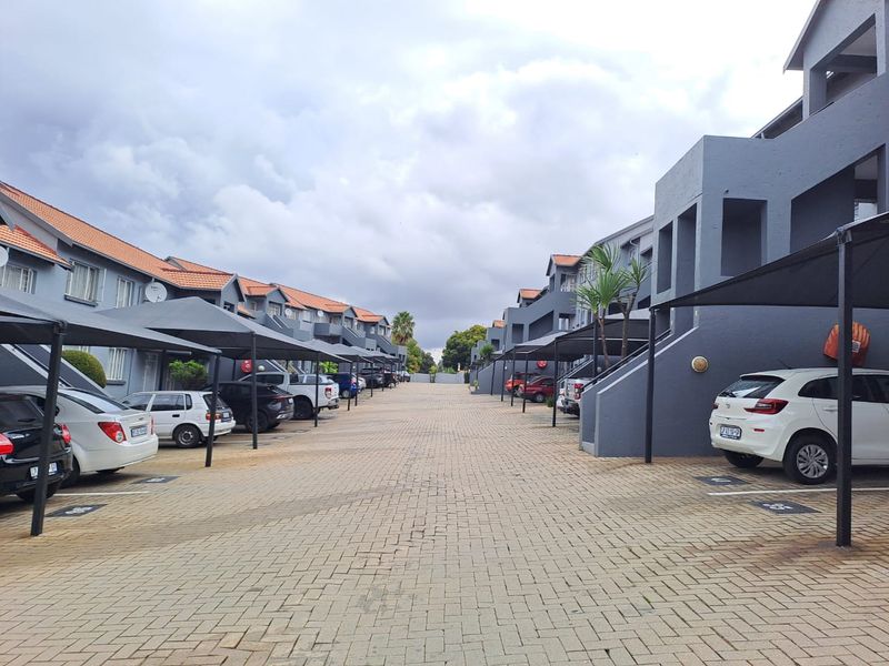 Ground Floor Gem with Private Garden - Photo 3