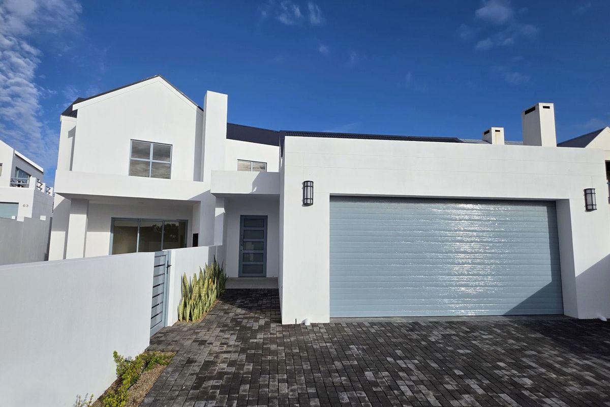 A brand new 3 bedroom home in Blue Lagoon Security Estate in Langebaan - Photo 2