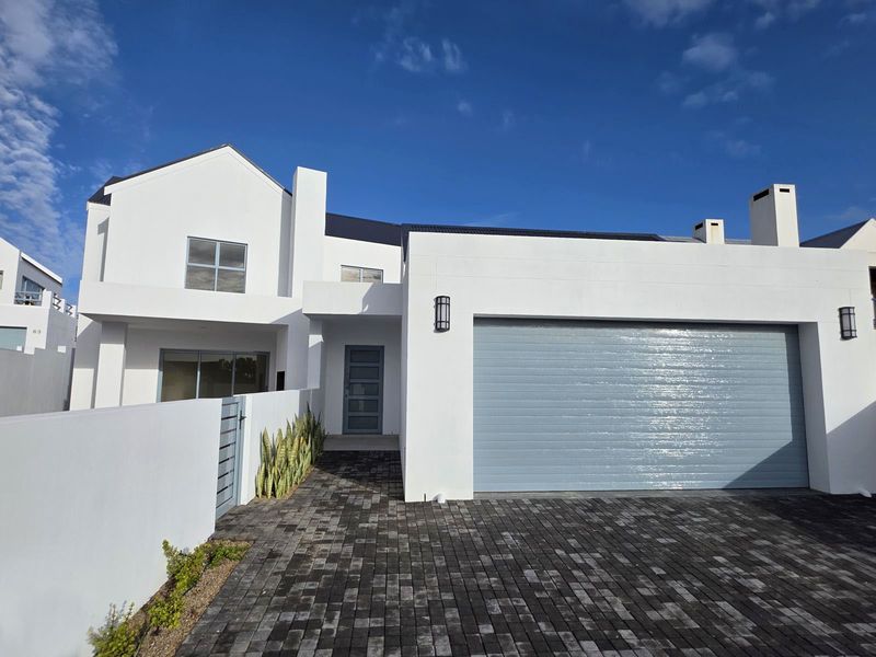 A brand new 3 bedroom home in Blue Lagoon Security Estate in Langebaan - Photo 2