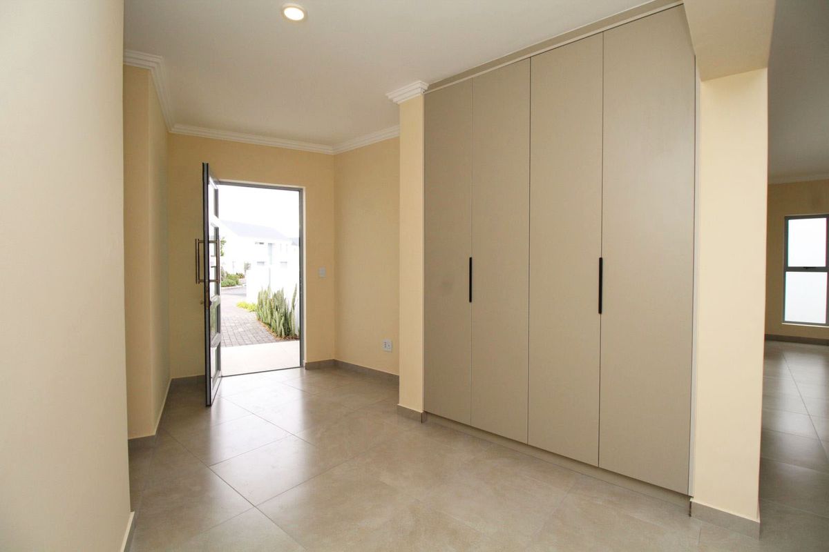 A brand new 3 bedroom home in Blue Lagoon Security Estate in Langebaan - Photo 4