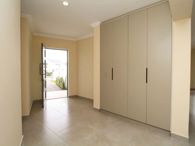 A brand new 3 bedroom home in Blue Lagoon Security Estate in Langebaan - Photo 4