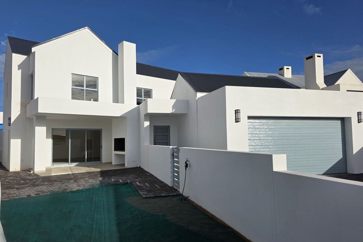 A brand new 3 bedroom home in Blue Lagoon Security Estate in Langebaan - Photo 3