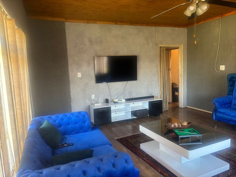 Charming 3-bedroom house in Vanderbijlpark CW 3, perfect for families seeking comfort and convenien - Photo 8