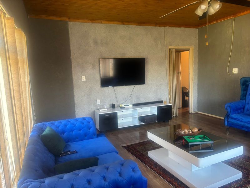 Charming 3-bedroom house in Vanderbijlpark CW 3, perfect for families seeking comfort and convenien - Photo 7