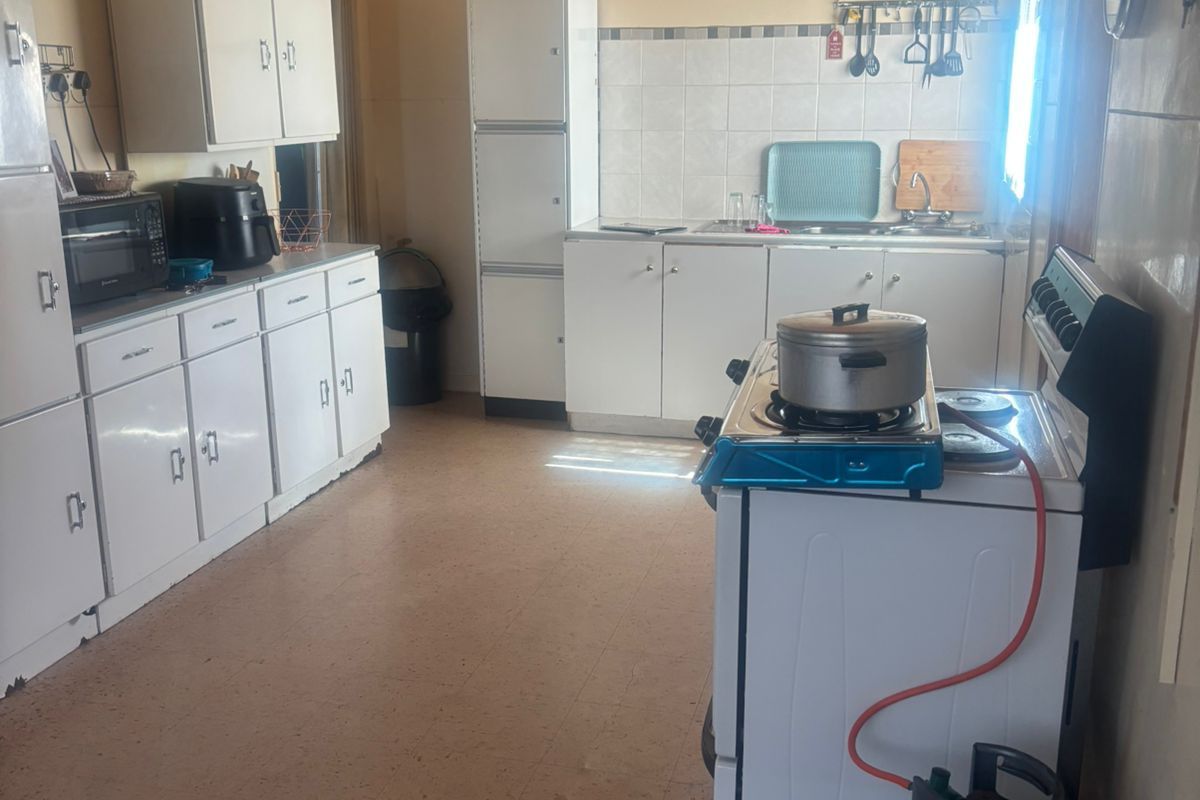 Charming 3-bedroom house in Vanderbijlpark CW 3, perfect for families seeking comfort and convenien - Photo 5