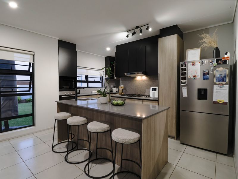 Bidding to start from R1950000!! Live Luxury Auction! Modern Upscale Family Home in Lifestyle Estate - Photo 8