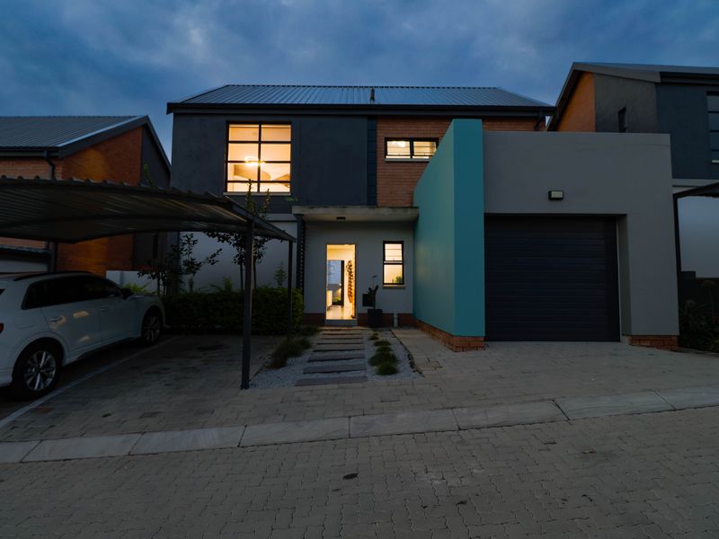 Bidding to start from R1950000!! Live Luxury Auction! Modern Upscale Family Home in Lifestyle Estate - Photo 2