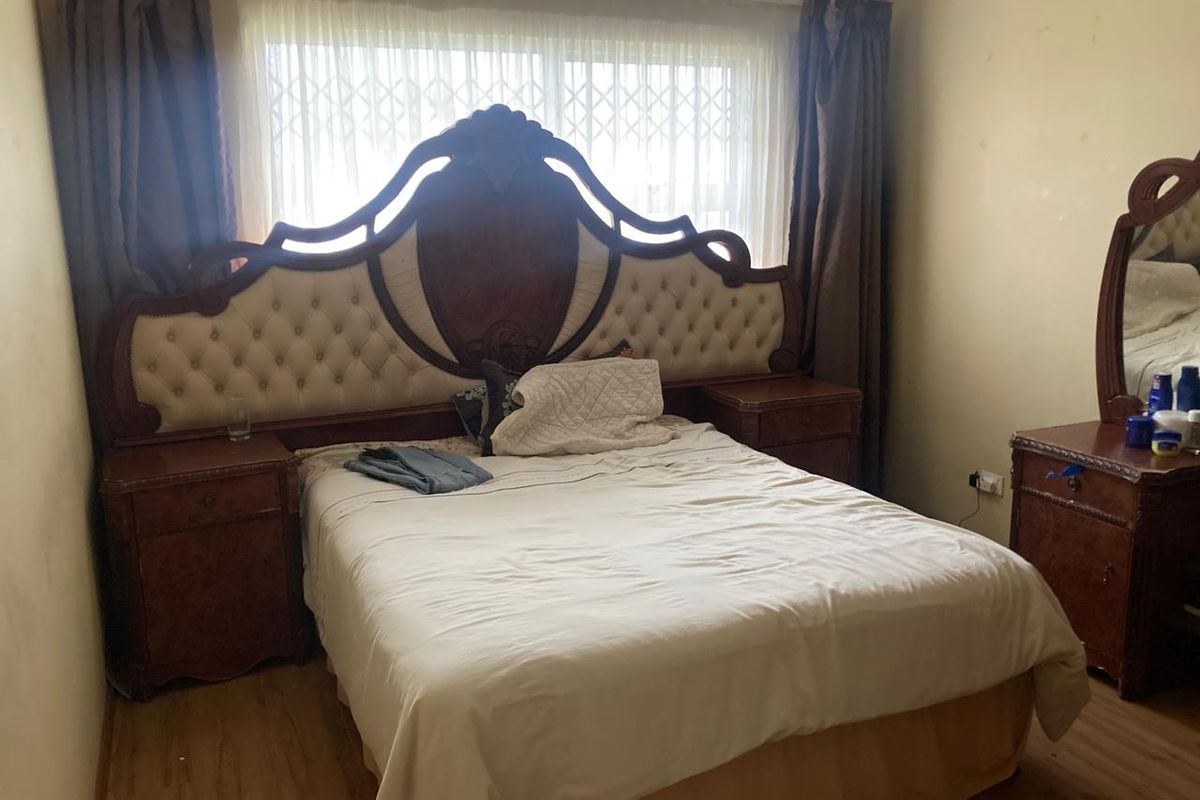 Well-Priced Property Near Government Offices – Spacious & Full of Potential - Photo 4