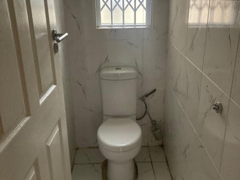 Well-Priced Property Near Government Offices – Spacious & Full of Potential - Photo 7