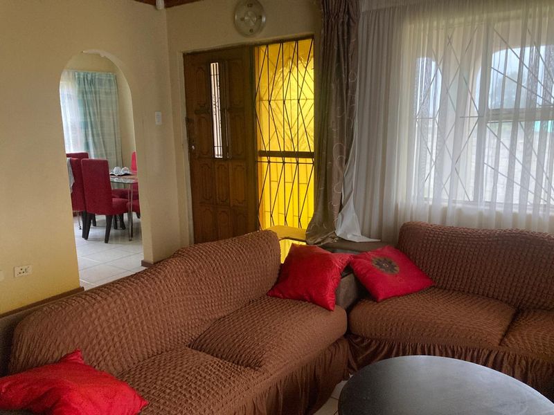 Well-Priced Property Near Government Offices – Spacious & Full of Potential - Photo 2