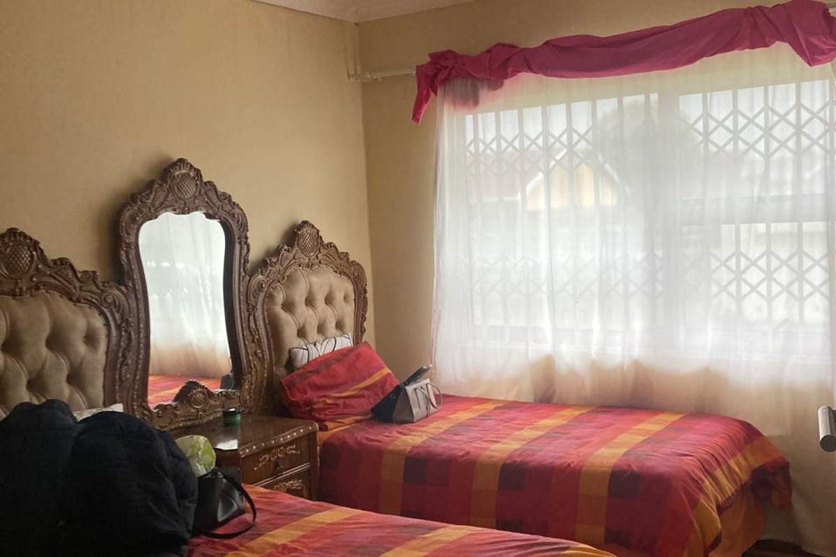 Well-Priced Property Near Government Offices – Spacious & Full of Potential - Photo 3