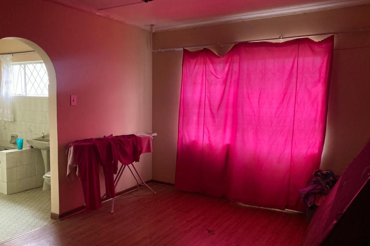 Well-Priced Property Near Government Offices – Spacious & Full of Potential - Photo 5