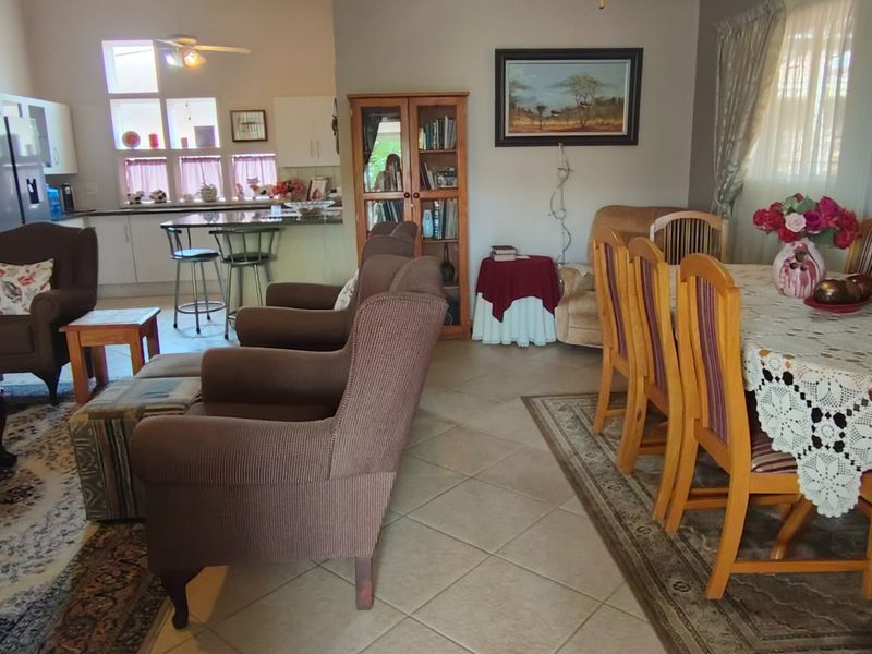 Modern 3-Bedroom Retirement Home with Solar Power - Photo 9