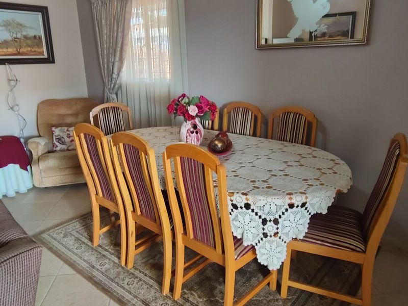 Modern 3-Bedroom Retirement Home with Solar Power - Photo 8