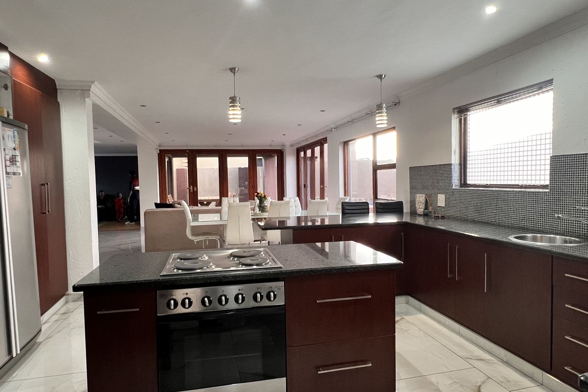 A Masterpiece of Sophistication, Style & Space - Photo 3
