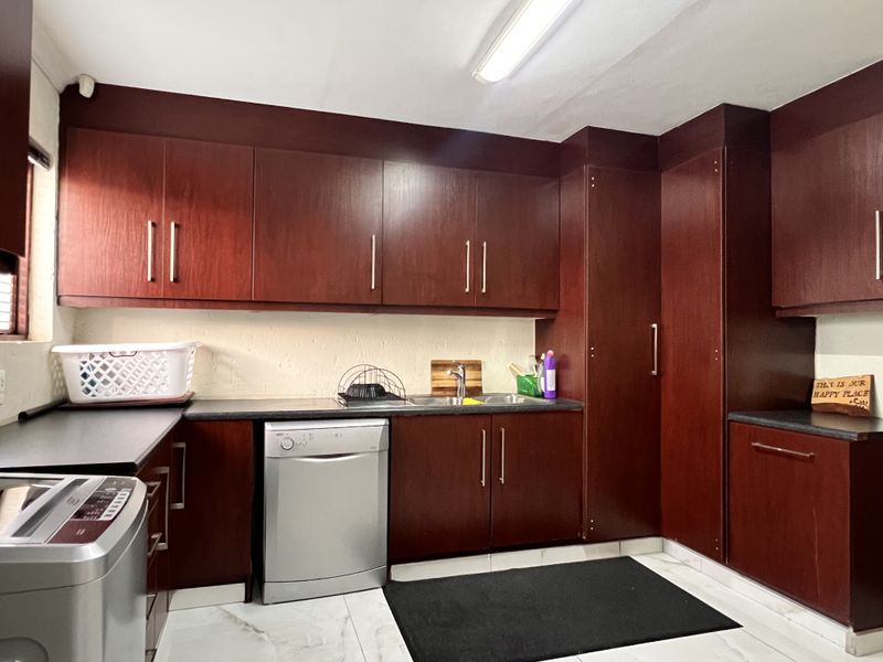 A Masterpiece of Sophistication, Style & Space - Photo 5