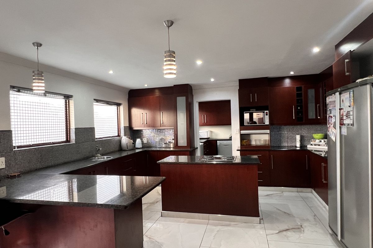 A Masterpiece of Sophistication, Style & Space - Photo 4