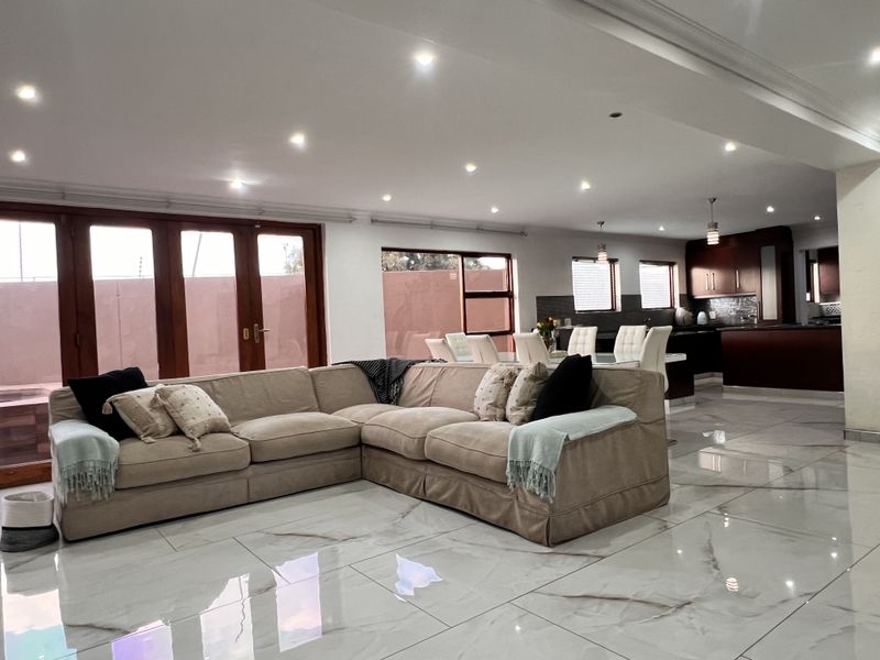 A Masterpiece of Sophistication, Style & Space - Photo 10