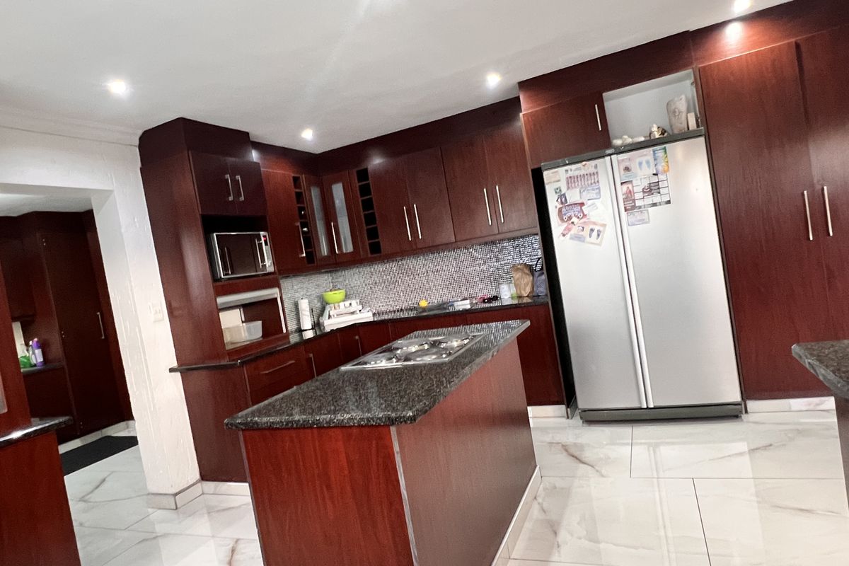 A Masterpiece of Sophistication, Style & Space - Photo 2