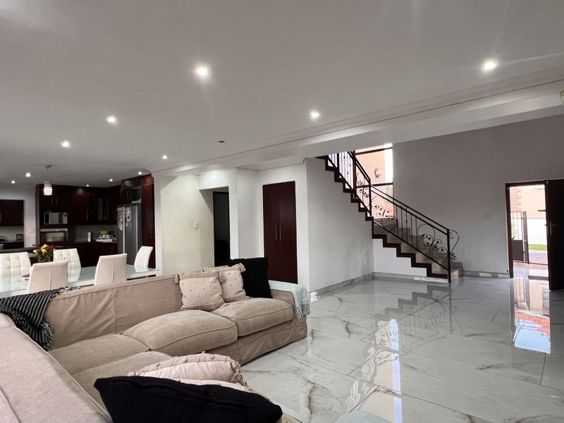 A Masterpiece of Sophistication, Style & Space - Photo 9