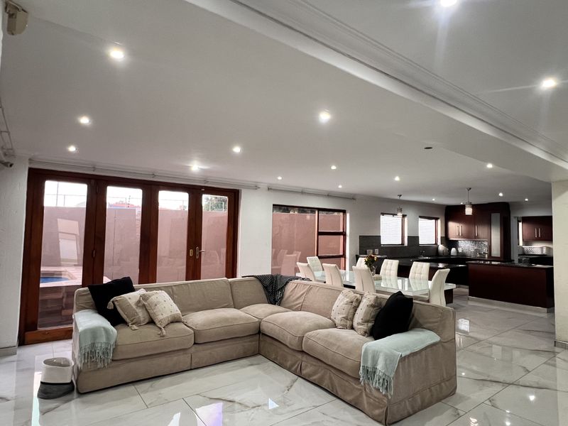 A Masterpiece of Sophistication, Style & Space - Photo 8