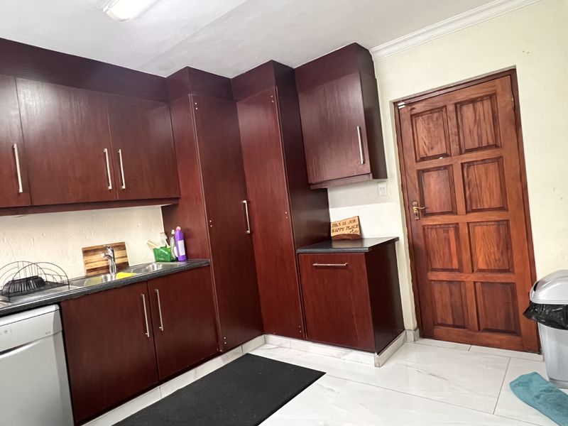 A Masterpiece of Sophistication, Style & Space - Photo 6