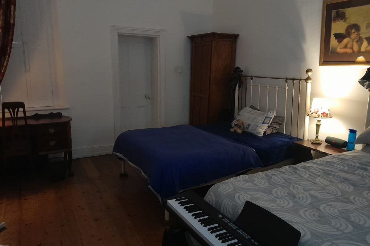Room share in all girls digs - Photo 3