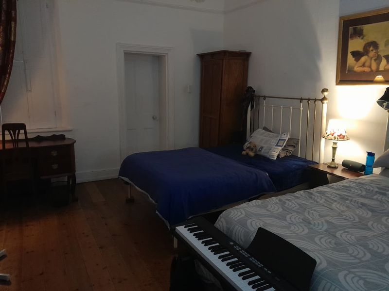 Room share in all girls digs - Photo 3