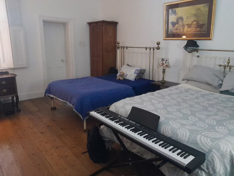 Room share in all girls digs - Photo 8