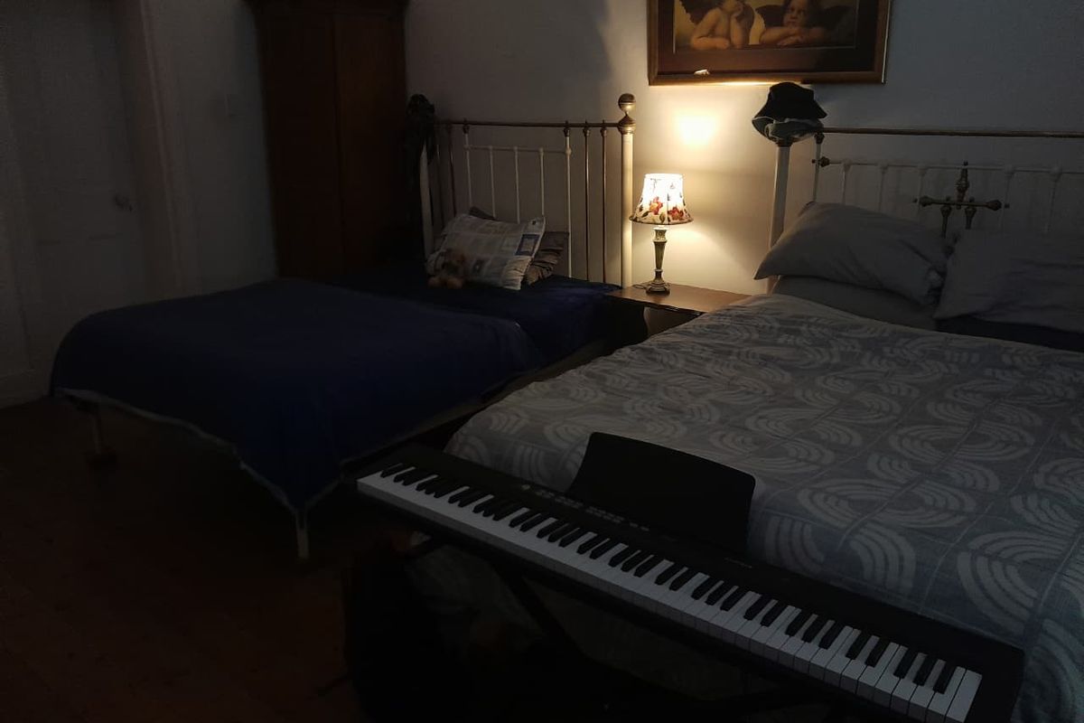 Room share in all girls digs - Photo 4