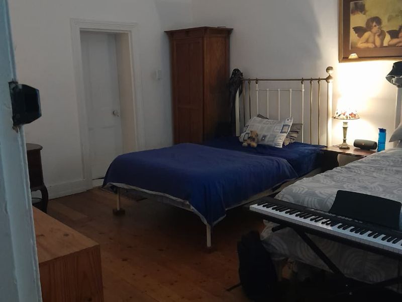 Room share in all girls digs - Photo 6