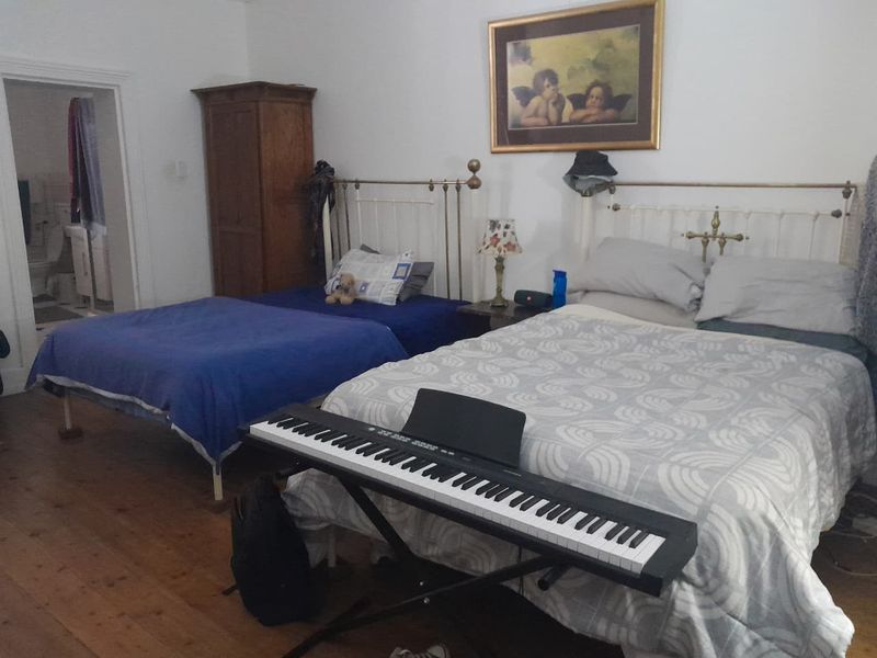 Room share in all girls digs - Photo 2