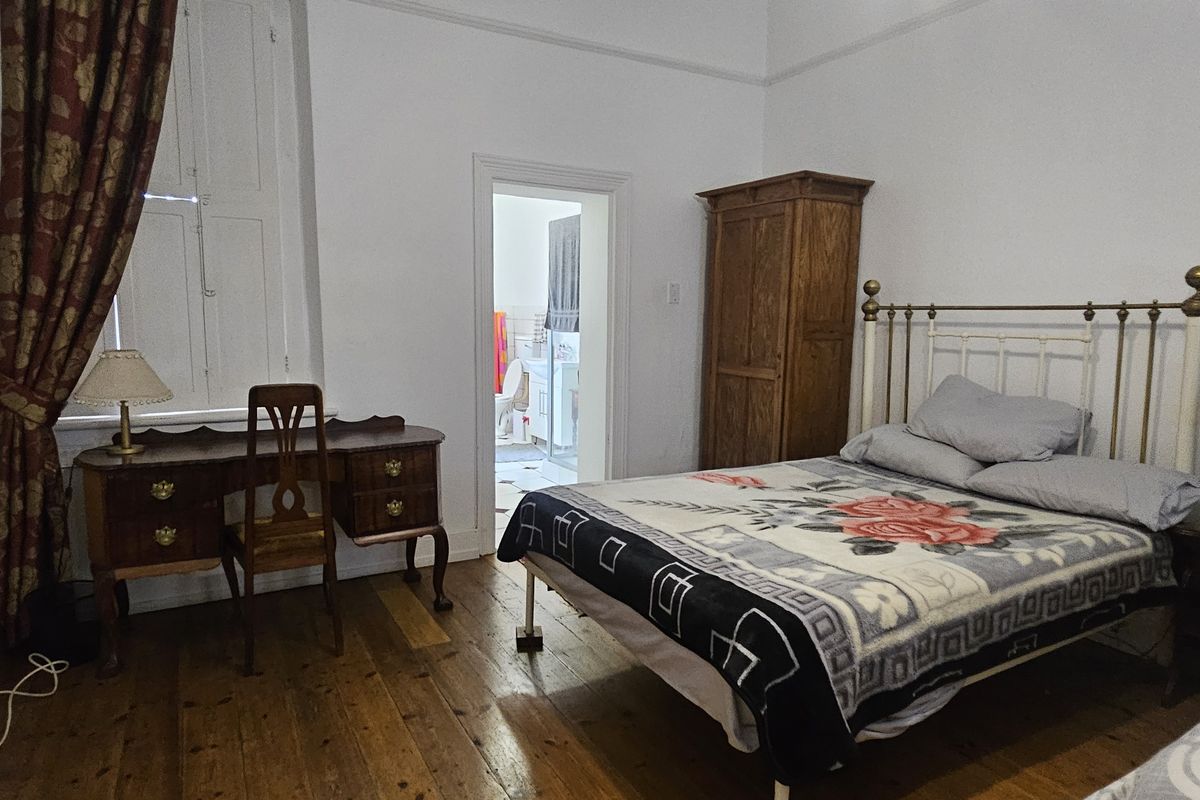 Room share in all girls digs - Photo 4
