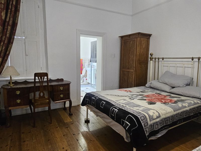 Room share in all girls digs - Photo 4