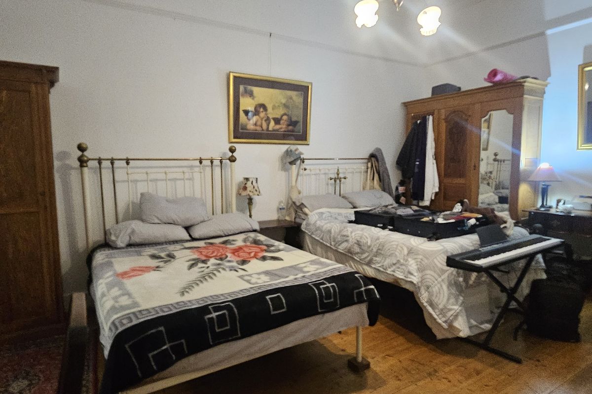 Room share in all girls digs - Photo 5